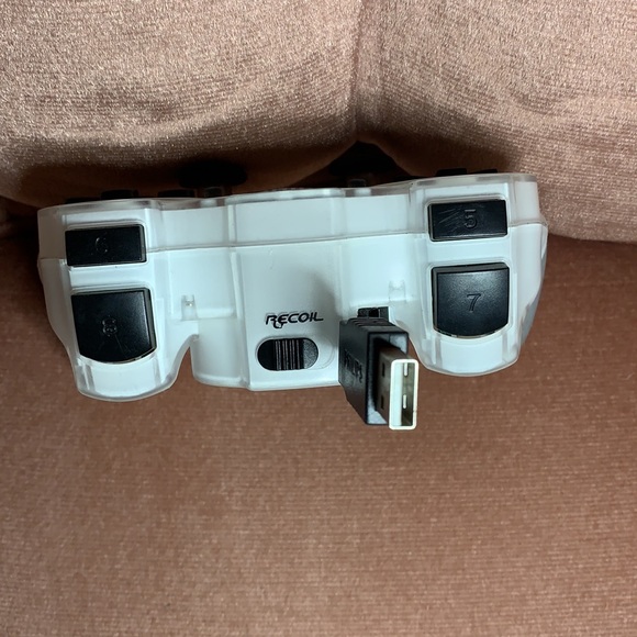 Philips USB Dual shock game controller with retractable USB cord - Picture 2 of 6